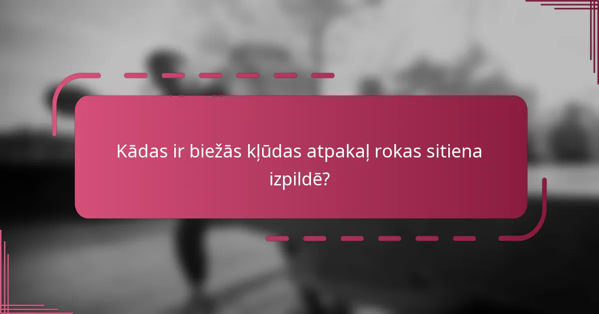 Kādas ir biežās kļūdas atpakaļ rokas sitiena izpildē?